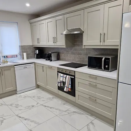 Townhouse Sleeps 8 - Garden Wifi Free Parking Belmullet