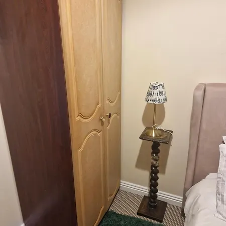 Townhouse Sleeps 8 - Garden Wifi Free Parking Belmullet