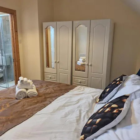 Townhouse Sleeps 8 - Garden Wifi Free Parking *