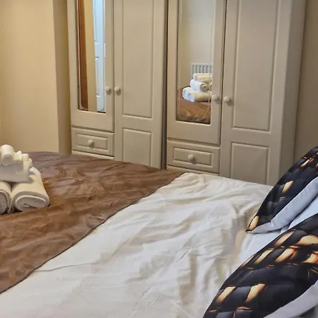 Casa vacanze Townhouse Sleeps 8 - Garden Wifi Free Parking *