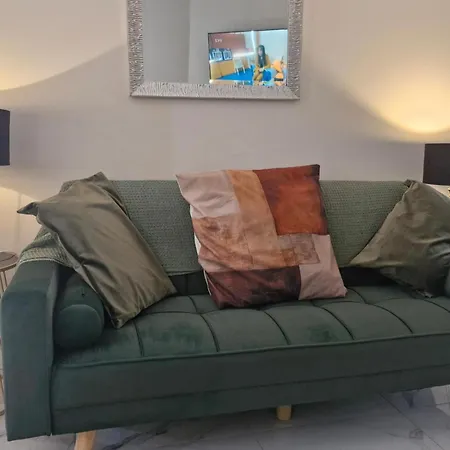 Townhouse Sleeps 8 - Garden Wifi Free Parking Belmullet