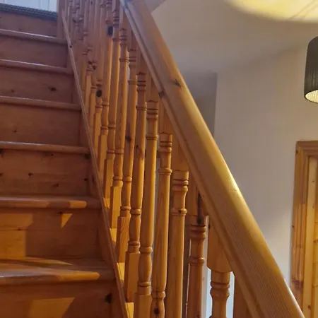 Townhouse Sleeps 8 - Garden Wifi Free Parking * Belmullet