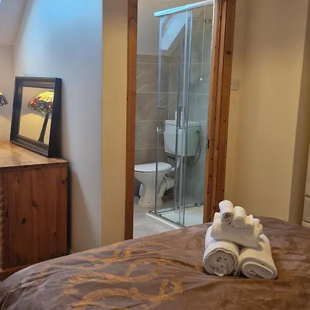 Townhouse Sleeps 8 - Garden Wifi Free Parking