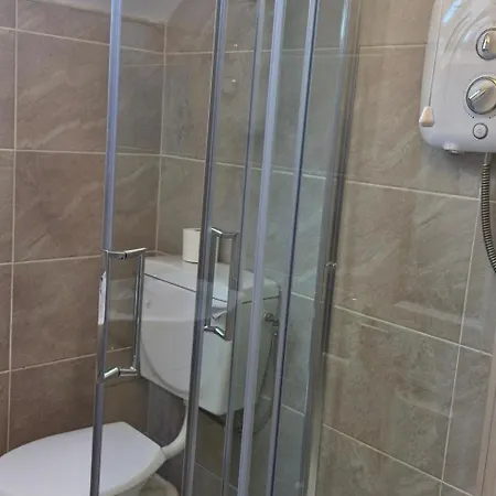Townhouse Sleeps 8 - Garden Wifi Free Parking Belmullet