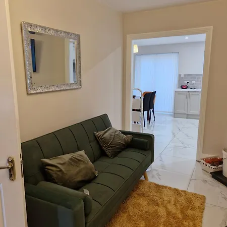 Townhouse Sleeps 8 - Garden Wifi Free Parking Belmullet