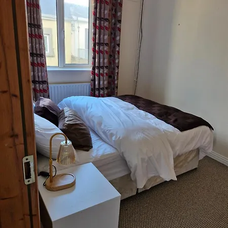 Townhouse Sleeps 8 - Garden Wifi Free Parking *